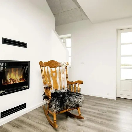 8 Person In Bogense-by Traum